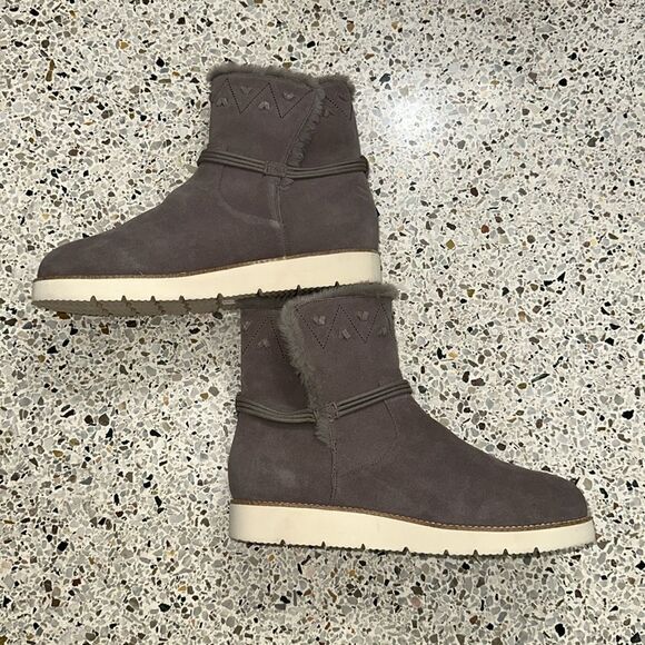 NWT Jack Rogers grey gray ugg style boot fur waterproof 9.5 - Picture 3 of 5